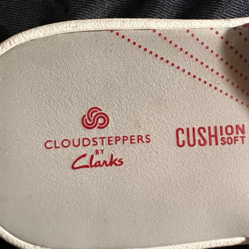 Women’s Sandal/ Flip Flop , Red/Cream slip on Clark’s Cloud stepper size 6